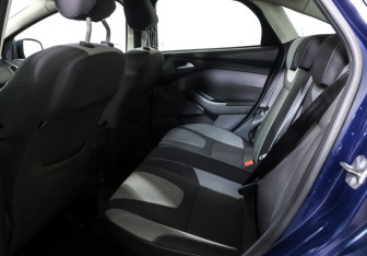 Подержанный автомобиль Ford Focus Sedan 2011 года (11 фото)