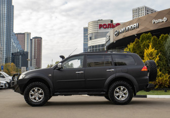 Подержанный автомобиль Mitsubishi Pajero Sport 2010 года (6 фото)