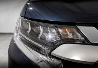 Подержанный автомобиль Mitsubishi Outlander 2020 года (17 фото)