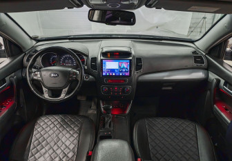 Подержанный автомобиль Kia Sorento 2014 года (11 фото)