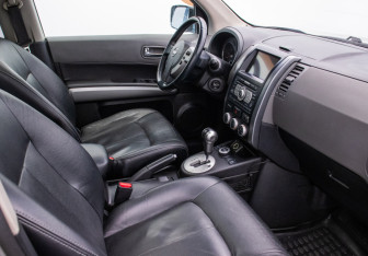 Подержанный автомобиль Nissan X-Trail 2008 года (9 фото)