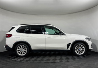 Подержанный автомобиль BMW X5 2020 года (5 фото)