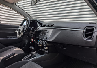 Подержанный автомобиль Kia Rio Hatchback 2021 года (10 фото)