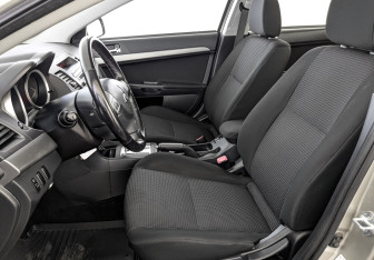 Подержанный автомобиль Mitsubishi Lancer Sedan 2010 года (20 фото)