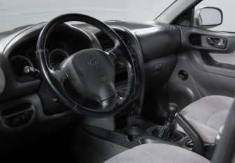 Подержанный автомобиль Hyundai Santa Fe 2008 года (14 фото)