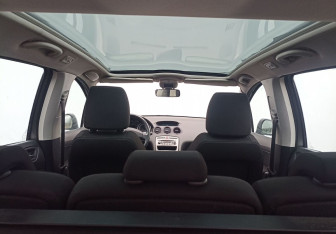 Подержанный автомобиль Peugeot 308 Wagon 2010 года (13 фото)