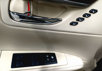 Подержанный автомобиль Lexus ES 2014 года (20 фото)