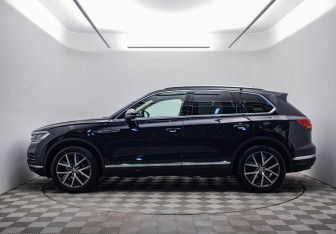 Подержанный автомобиль Volkswagen Touareg 2019 года (8 фото)