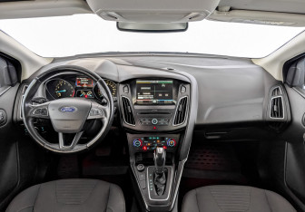 Подержанный автомобиль Ford Focus Hatchback 2016 года (14 фото)