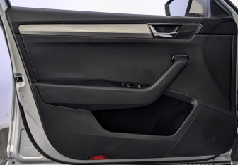 Подержанный автомобиль Skoda Superb Liftback 2021 года (19 фото)
