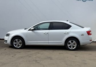 Подержанный автомобиль Skoda Octavia Liftback 2016 года (8 фото)