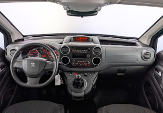Подержанный автомобиль Peugeot Partner 2021 года (14 фото)