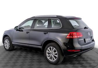 Подержанный автомобиль Volkswagen Touareg 2011 года (7 фото)