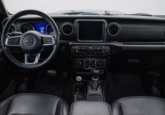 Подержанный автомобиль Jeep Wrangler 2021 года (13 фото)