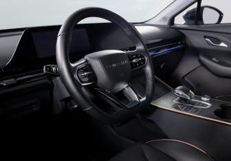 Подержанный автомобиль Omoda C5 2024 года (14 фото)