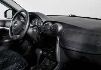 Подержанный автомобиль Nissan Almera Sedan 2015 года (9 фото)