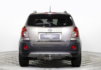 Подержанный автомобиль Opel Antara 2014 года (6 фото)