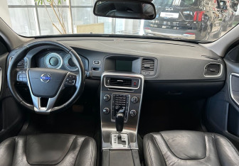 Подержанный автомобиль Volvo S60 2011 года (13 фото)