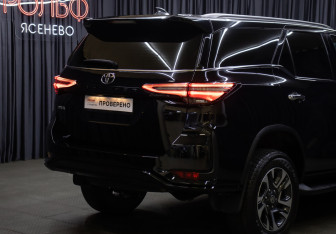 Подержанный автомобиль Toyota Fortuner 2022 года (27 фото)