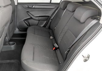 Подержанный автомобиль Skoda Rapid Liftback 2022 года (12 фото)