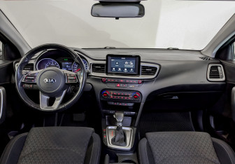 Подержанный автомобиль Kia Ceed Hatchback 2019 года (14 фото)