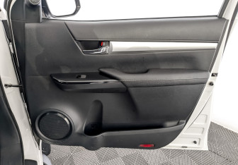 Подержанный автомобиль Toyota Hilux 2020 года (23 фото)