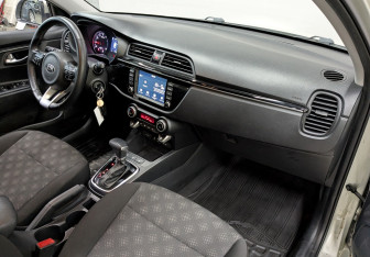 Подержанный автомобиль Kia Rio Hatchback 2020 года (17 фото)