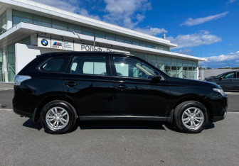 Подержанный автомобиль Mitsubishi Outlander 2013 года (4 фото)
