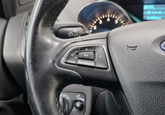 Подержанный автомобиль Ford Kuga 2017 года (26 фото)