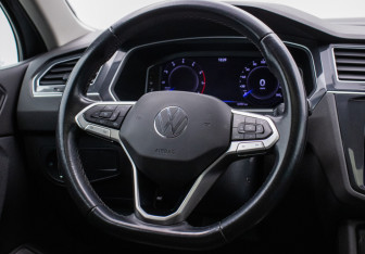 Подержанный автомобиль Volkswagen Tiguan 2021 года (15 фото)