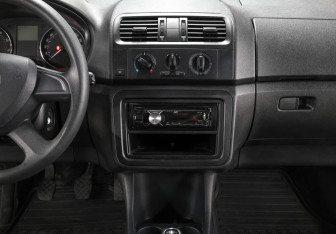 Подержанный автомобиль Skoda Fabia Hatchback 2013 года (15 фото)