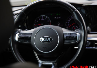 Подержанный автомобиль Kia K5 2021 года (12 фото)