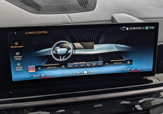 Подержанный автомобиль BMW X7 2024 года (28 фото)