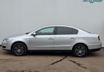 Подержанный автомобиль Volkswagen Passat Sedan 2008 года (8 фото)