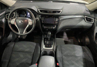 Подержанный автомобиль Nissan X-Trail 2016 года (9 фото)