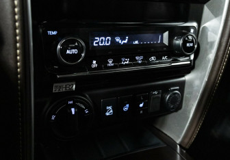 Подержанный автомобиль Toyota Fortuner 2017 года (11 фото)