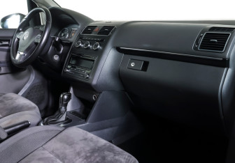 Подержанный автомобиль Volkswagen Touran 2013 года (10 фото)