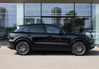 Подержанный автомобиль Porsche Cayenne 2022 года (4 фото)