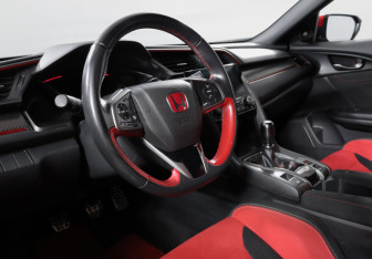 Подержанный автомобиль Honda Civic Type R Hatchback 2019 года (14 фото)