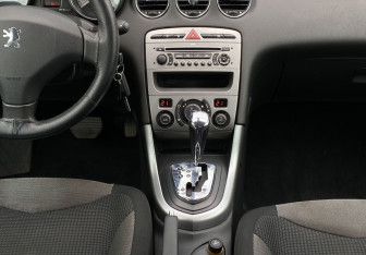 Подержанный автомобиль Peugeot 308 Hatchback 2008 года (14 фото)