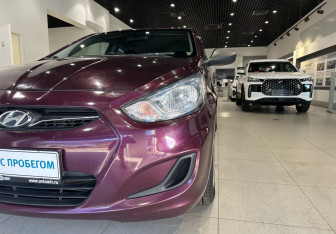 Подержанный автомобиль Hyundai Solaris Sedan 2012 года (8 фото)