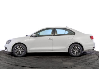 Подержанный автомобиль Volkswagen Jetta Sedan 2016 года (8 фото)