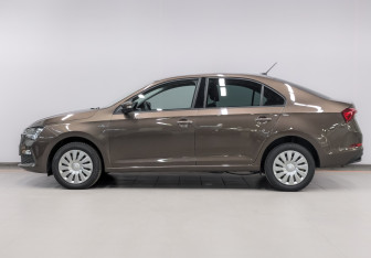 Подержанный автомобиль Skoda Rapid Liftback 2022 года (8 фото)