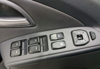 Подержанный автомобиль Hyundai ix35 2012 года (12 фото)