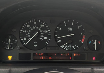 Подержанный автомобиль BMW X5 2002 года (15 фото)