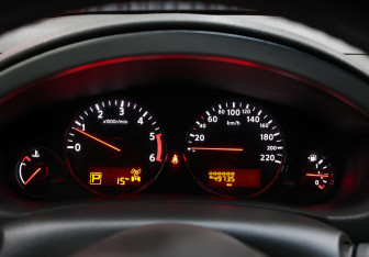Подержанный автомобиль Nissan Pathfinder 2014 года (15 фото)