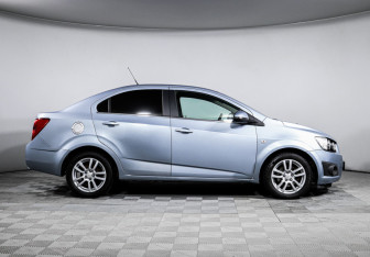 Подержанный автомобиль Chevrolet Aveo Sedan 2012 года (4 фото)