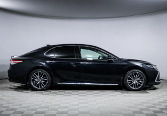 Подержанный автомобиль Toyota Camry Sedan 2023 года (4 фото)