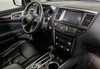 Подержанный автомобиль Nissan Pathfinder 2014 года (9 фото)