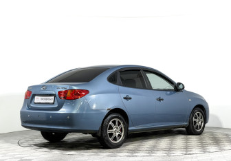 Подержанный автомобиль Hyundai Elantra Sedan 2009 года (5 фото)